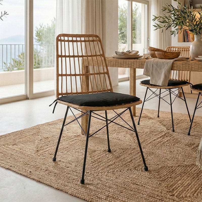 Καρέκλα Naoki  rattan σε φυσική απόχρωση με μαύρο μαξιλάρι και μεταλλικό μαύρο πόδι 45.5x59.5x89εκ - Pakobazaar