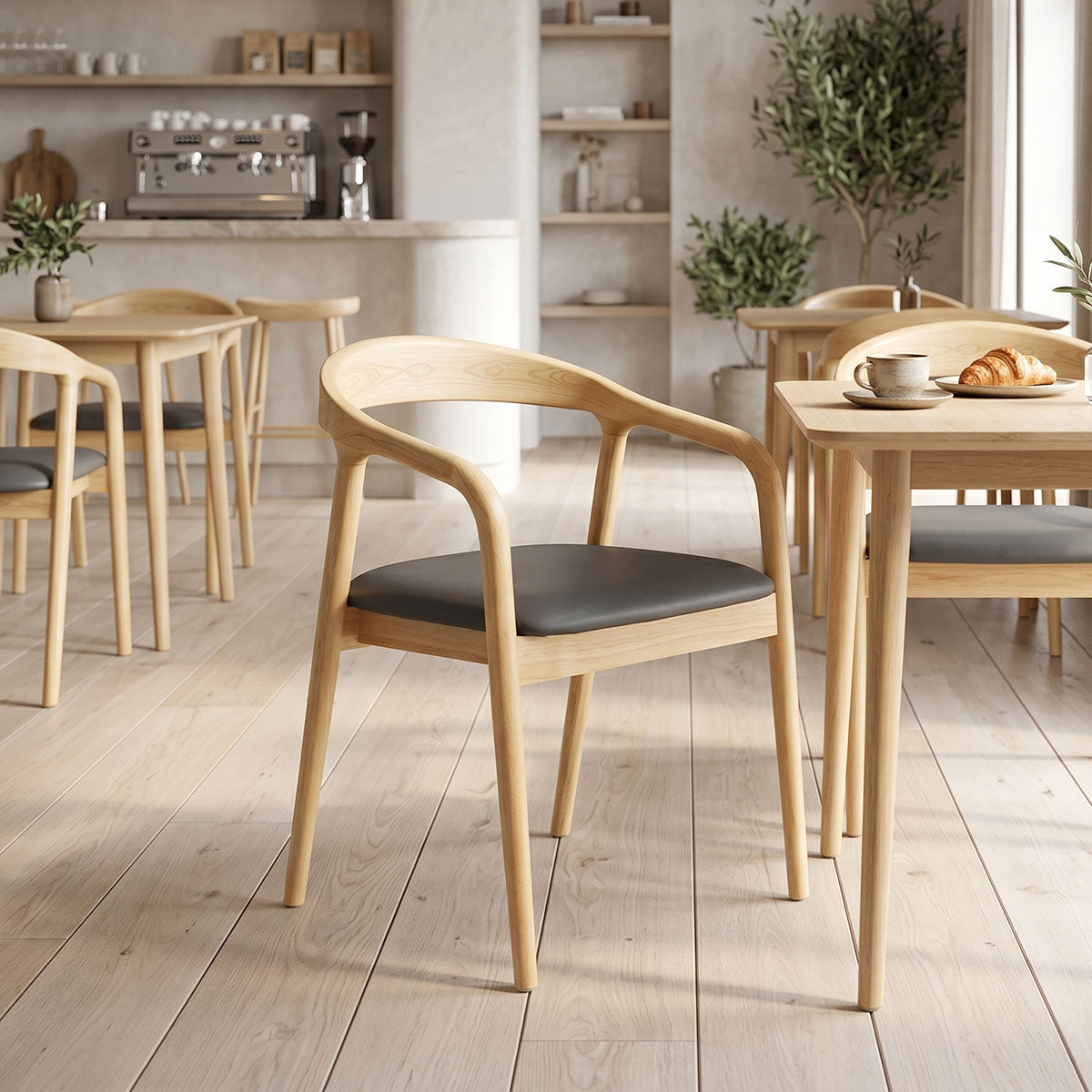 Πολυθρόνα Hogie  rubberwood σε φυσική απόχρωση με μαύρο pu μαξιλάρι 61x60x76εκ