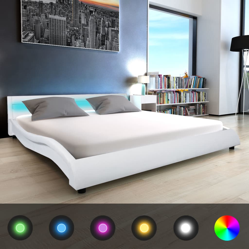 Κρεβάτι με LED Λευκό 180x200 εκ. Δερματίνη Στρώμα Αφρού Μνήμης
