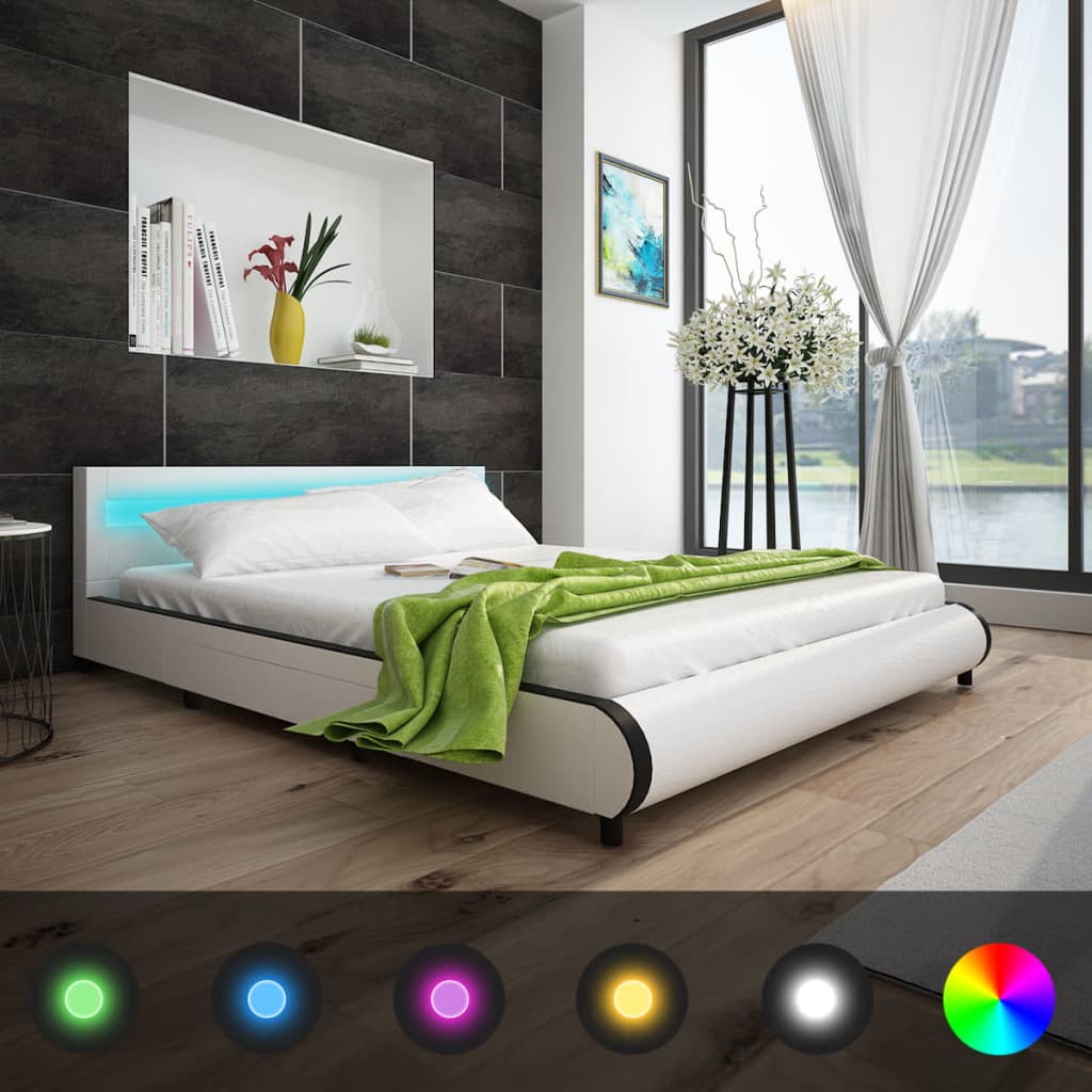 Κρεβάτι με LED Λευκό 180x200 εκ. από Συνθετικό Δέρμα με Στρώμα
