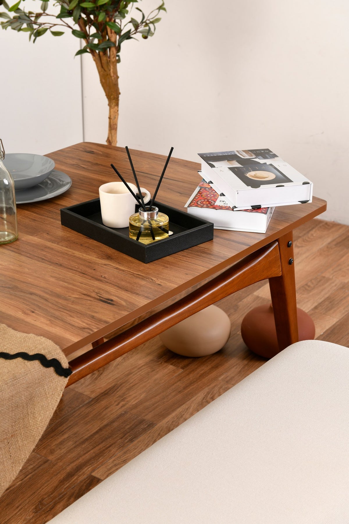 Σετ Τραπεζαρίας 4τμχ Saria Καρυδί - Κρεμ 160x78x75 εκ. Μασίφ Ξύλου