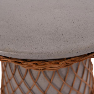 ΒΟΗΘΗΤΙΚΟ ΤΡΑΠΕΖΙ ΣΤΡΟΓΓΥΛΟ DELIA HM18167.03 FIBER CEMENT ΓΚΡΙ & RATTAN Φ40x45Υεκ - Pakobazaar